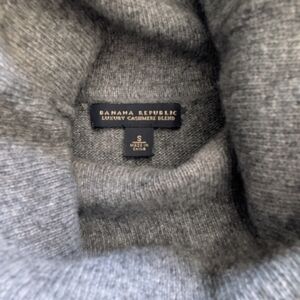 Vintage Banana Republic Women's Luxury Cashmere Blend Turtleneck Sweater in Gray